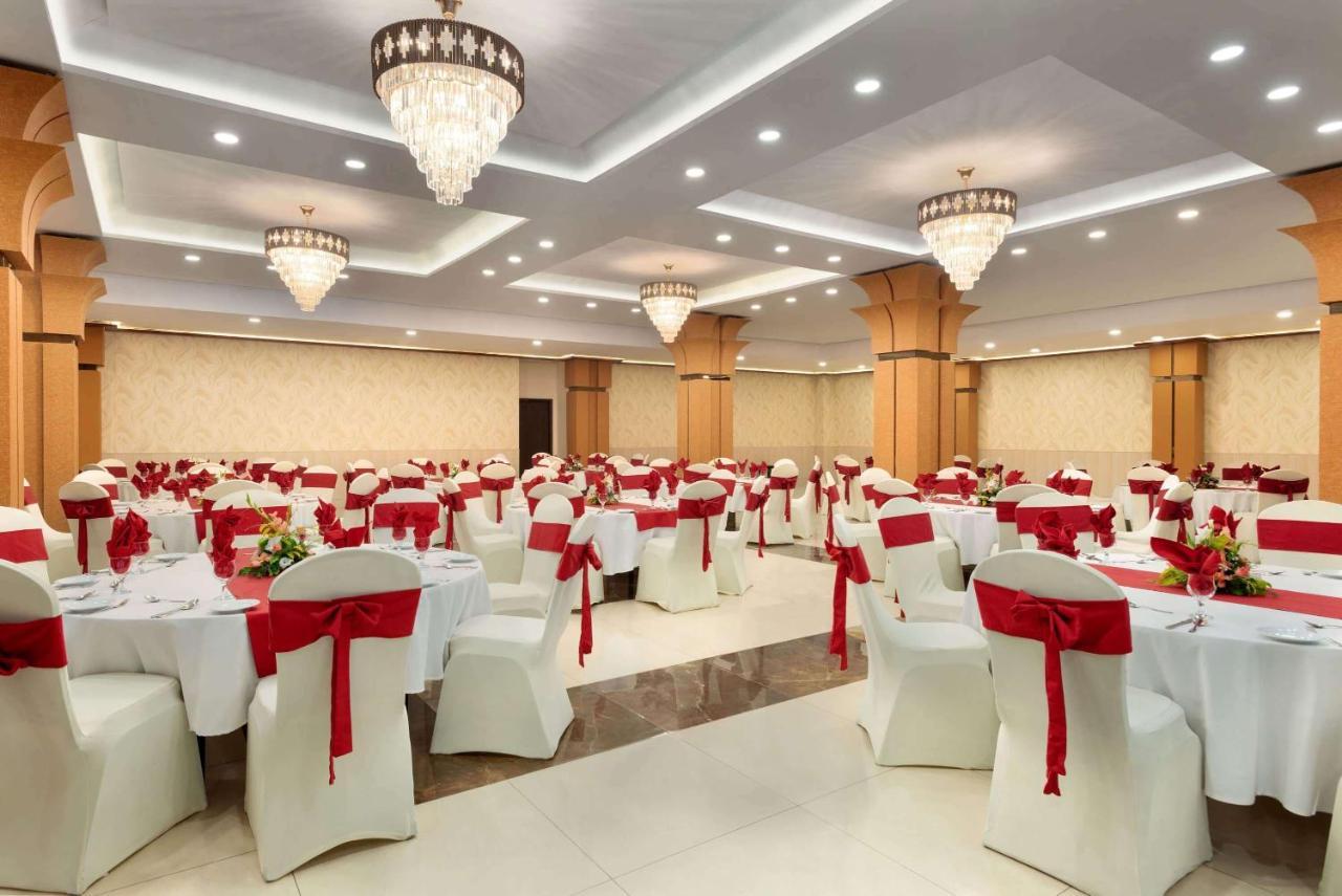 Ramada By Wyndham Lahore Gulberg II Hotel Kültér fotó