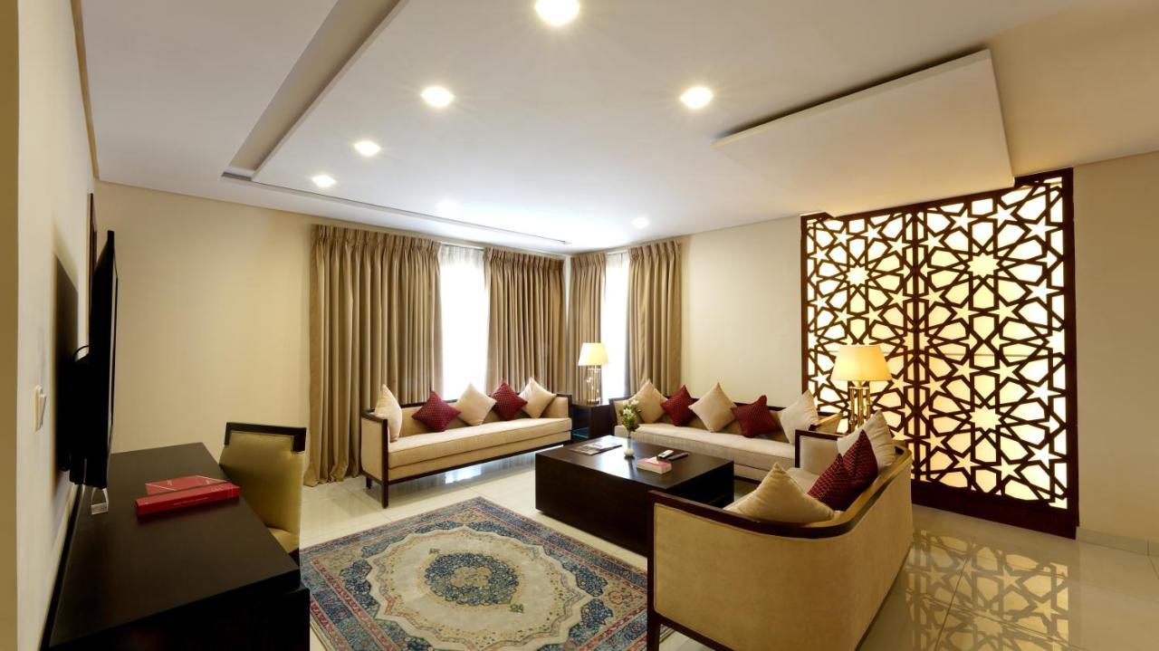 Ramada By Wyndham Lahore Gulberg II Hotel Kültér fotó