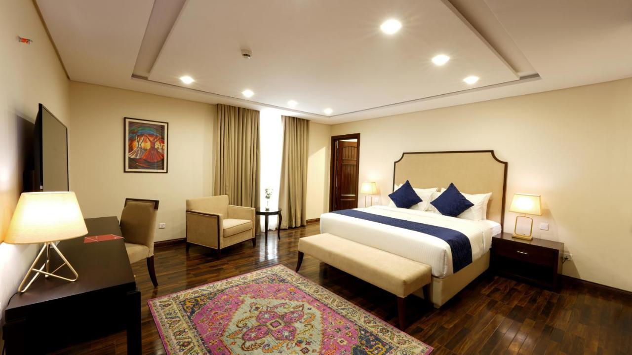 Ramada By Wyndham Lahore Gulberg II Hotel Kültér fotó