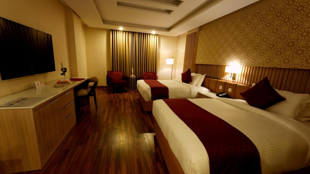 Ramada By Wyndham Lahore Gulberg II Hotel Kültér fotó