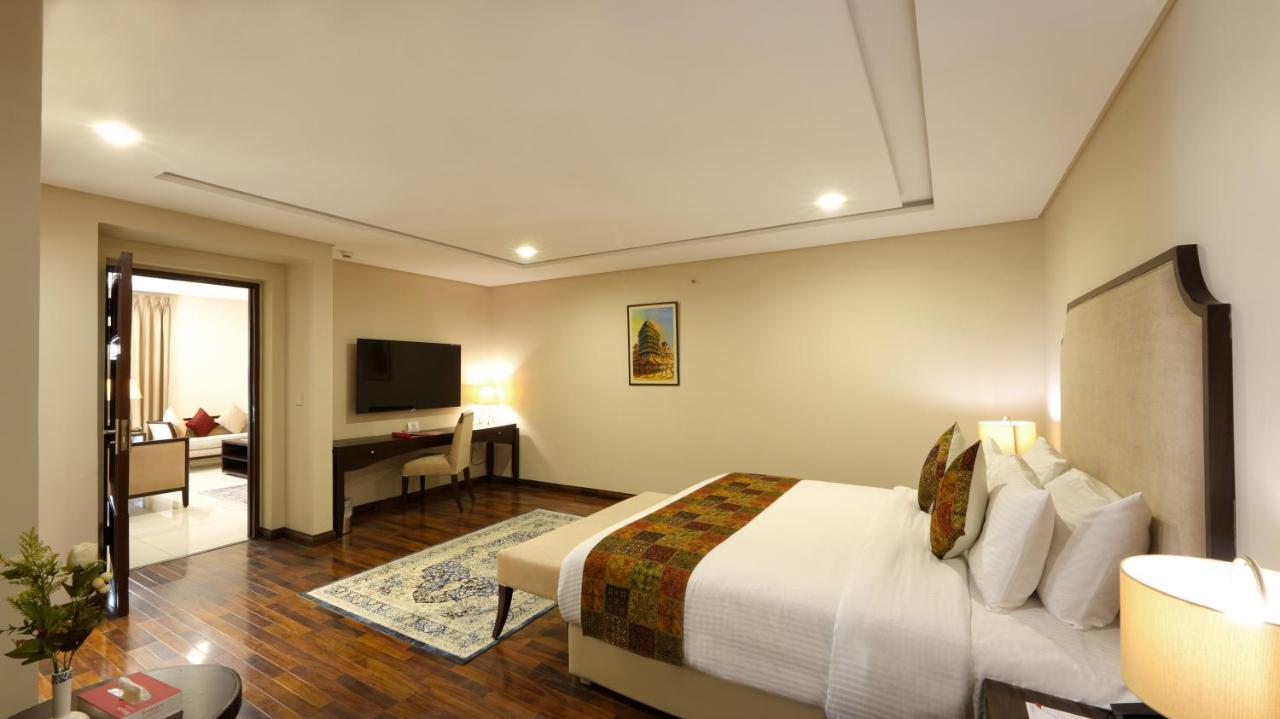 Ramada By Wyndham Lahore Gulberg II Hotel Kültér fotó